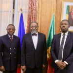 rodolphe_adada_entoure_du_ministre_conseiller_et_alex_fouti