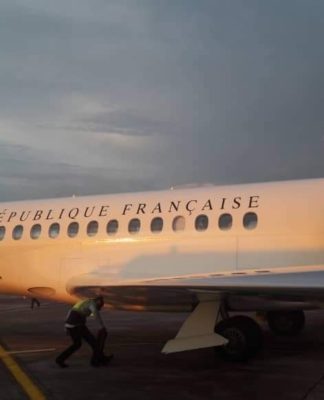 L’avion du ministre français Yves Le Drian aurait échappé à un sabotage à Brazzaville