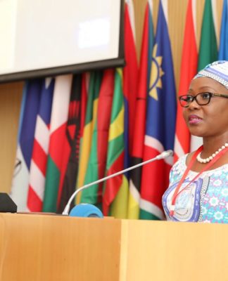 Pour conserver son poste de ministre Lidya Mikolo traîne Mouyondzi dans la boue
