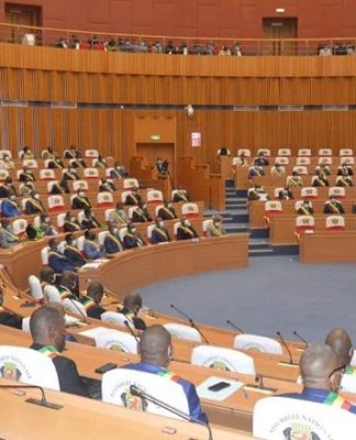Quinzième législature : Sur les 151 députés que compte la chambre basse du Parlement, 22 sont des femmes