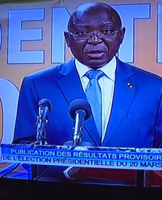 Raymond Mboulou, le vieux sénile et pédophile qui teste les congolais avec les contrôles nocturnes d’identité