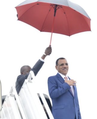 Diplomatie: le président du Niger quitte Brazzaville avec 5 milliards cfa dans ses valises