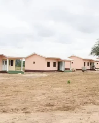 Kouilou: Collinet Makosso emploi 100 travailleurs sudistes dans la modernisation de son village