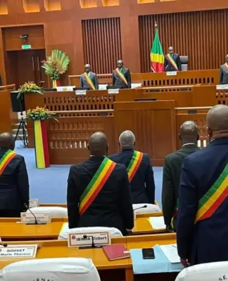Le Senat prend ses responsabilités et ne croit plus au gouvernement Makosso